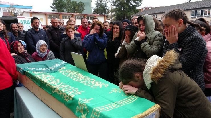 Kazada Ölen Genç Sporcular, Son Yolculuğuna Uğurlandı