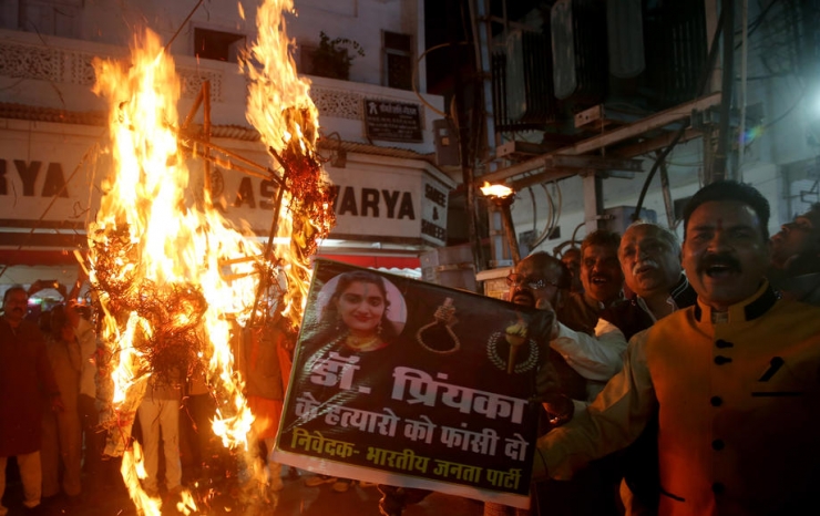 Hindistan’da Toplu Tecavüz Skandalında Halk Sokaklara Döküldü