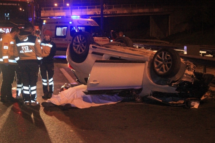 Tem’de Otomobil Kamyona Arkadan Çarparak Takla Attı.: 2 Ölü, 1 Yaralı