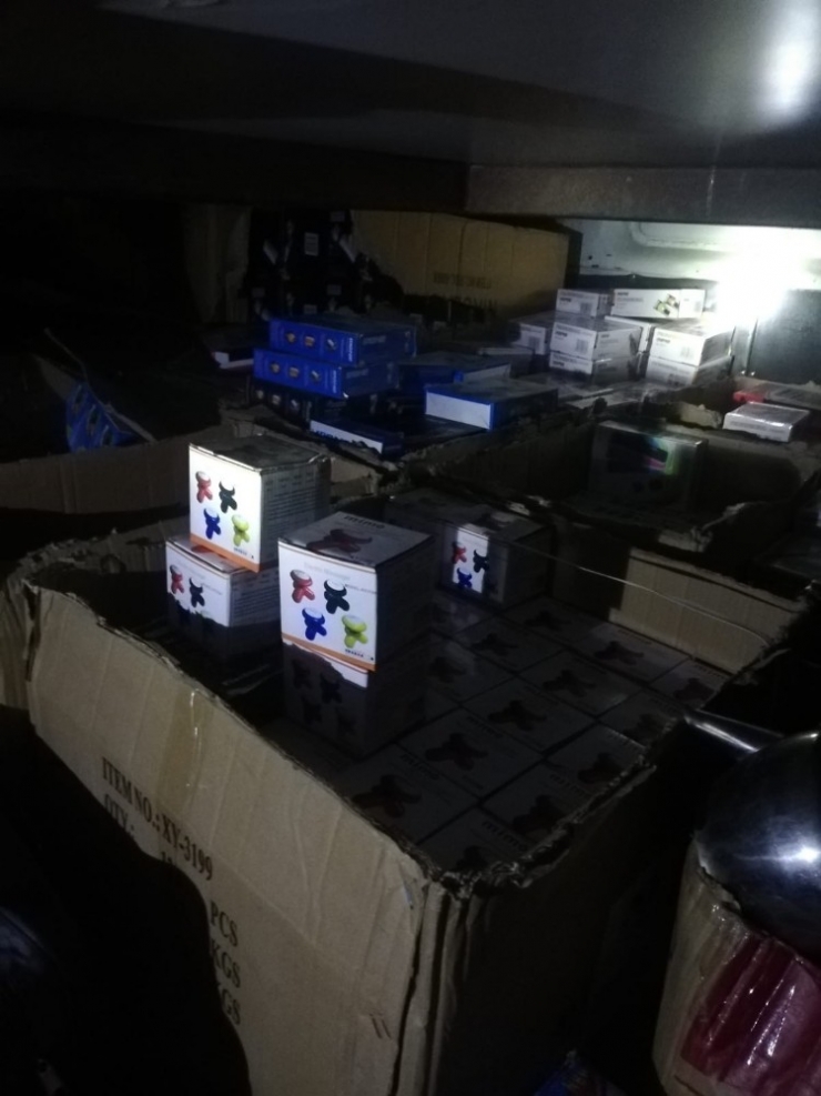 Kırşehir’de Kaçak İlaç Ve Teknolojik Ürünler Ele Geçirildi