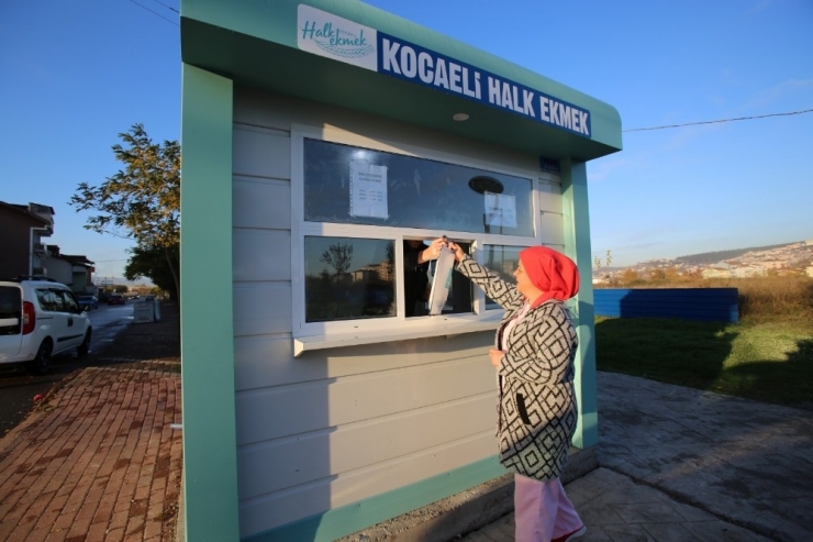 Kocaeli’de Vatandaşa Ucuz Ekmek Ulaştırmak İçin ‘Halk Ekmek’ Satışı Başladı