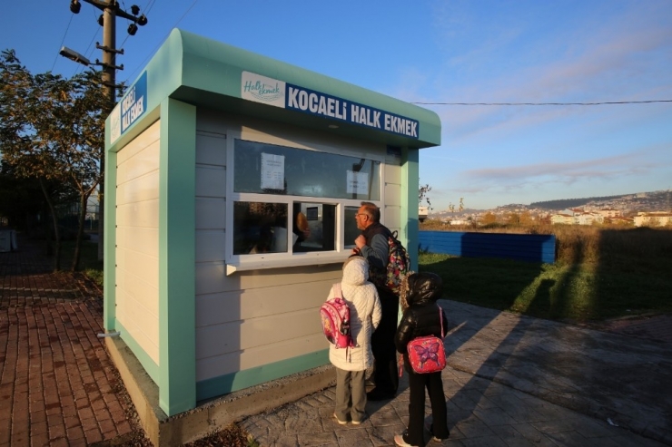 Kocaeli’de Vatandaşa Ucuz Ekmek Ulaştırmak İçin ‘Halk Ekmek’ Satışı Başladı