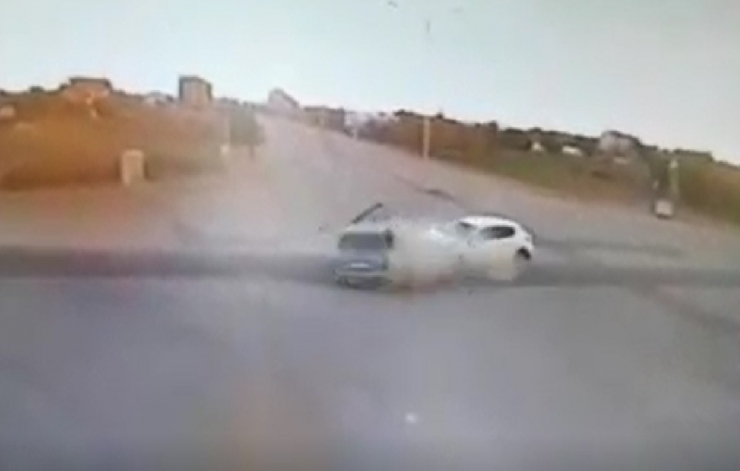 Konya’da İki Otomobilin Çarpışma Anı Kamerada