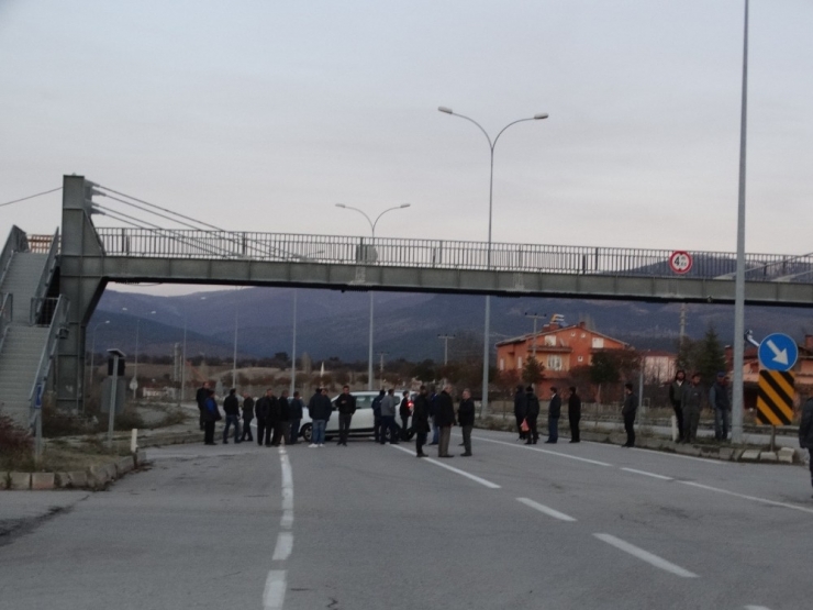 Otomobilin Çarptığı Motosikletli Yaralandı