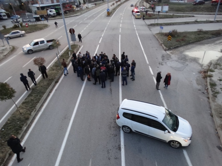 Otomobilin Çarptığı Motosikletli Yaralandı