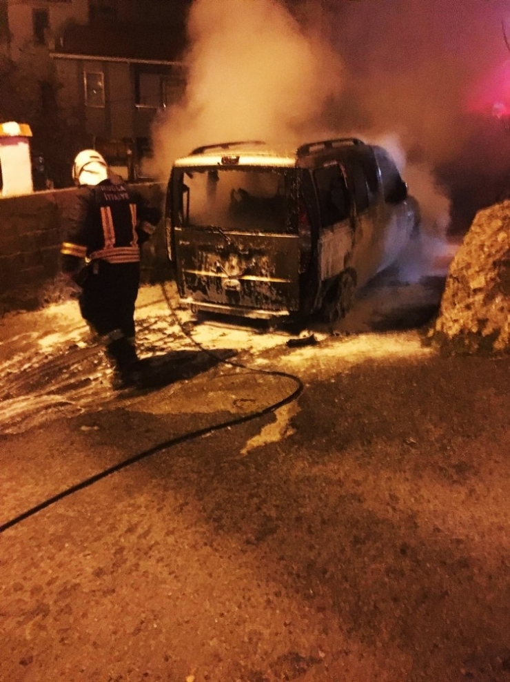 Yanan Araçta Kundaklama Şüphesi