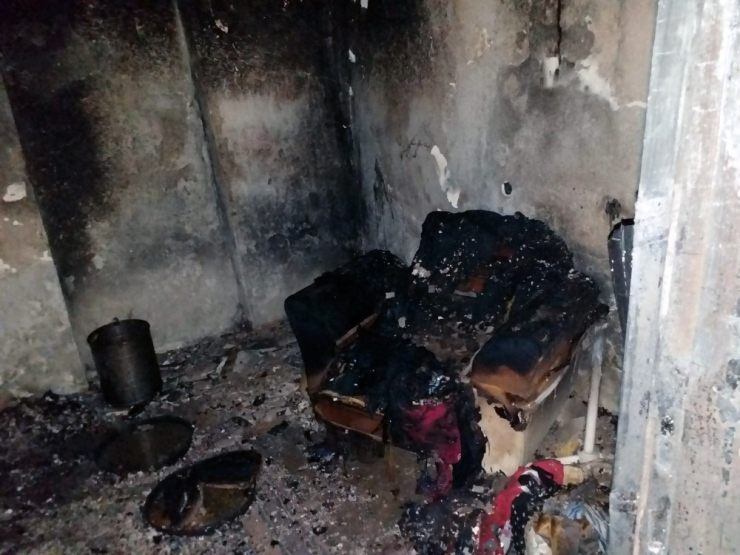 Yanan Evde Can Pazarı: 1 Ölü, 2 Yaralı