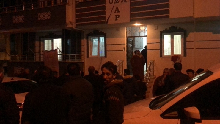 13 Yaşındaki Kız Babasının Silahıyla İntihar Etti