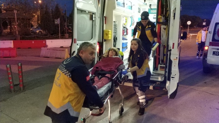 Eşini Darp Edip Üzerine Kaynar Su Döküp Yaktı