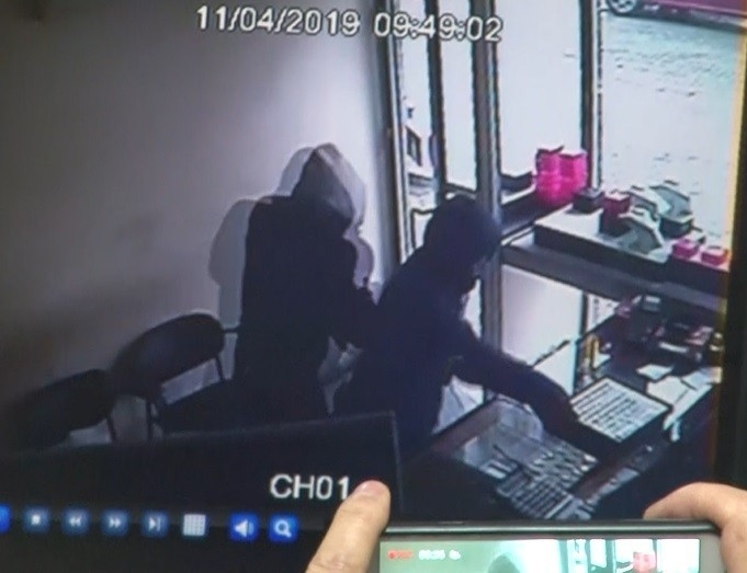 1,2 Milyon Liralık Soygun...ormana Gömmüşlerdi...altınları Geri Verdiler Tahliye Edildiler