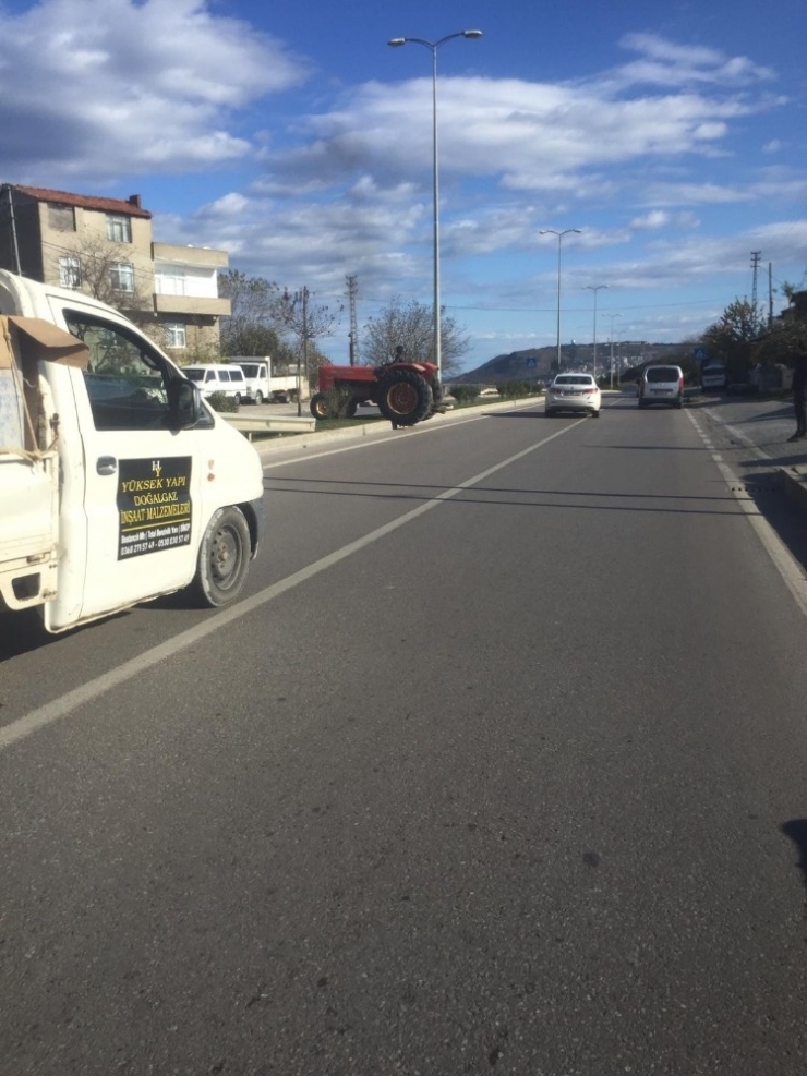 Traktör Sürücüsünden Tehlikeli Dönüş