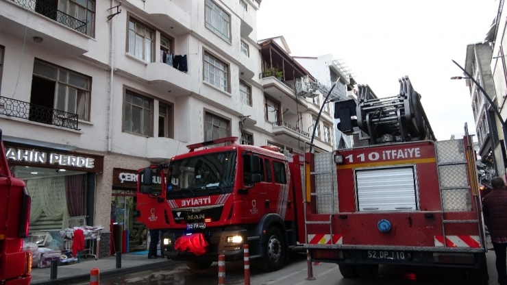 Ordu’daki Çatı Yangını Paniğe Neden Oldu