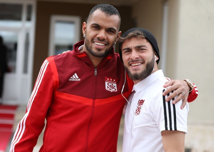 Lider Sivasspor, Kupa Maçı İçin İstanbul’a Gitti