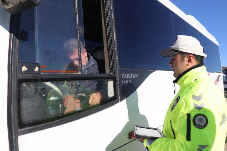 Otogarda Kış Lastiği Denetimi Yapıldı