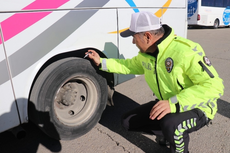 Otogarda Kış Lastiği Denetimi Yapıldı
