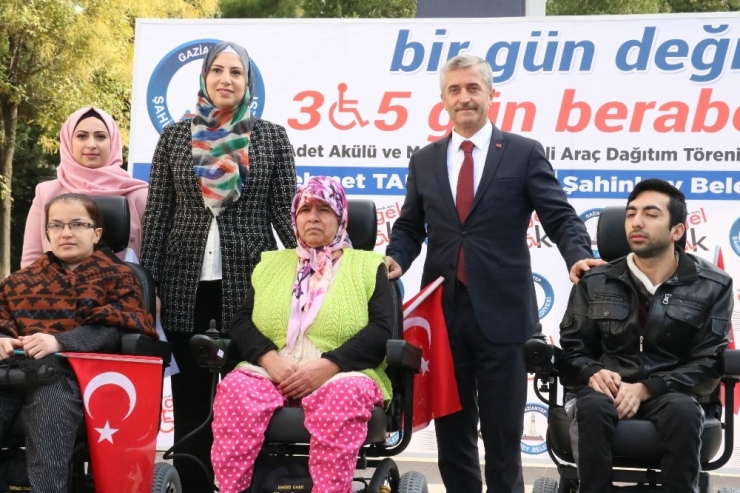 Gaziantep’te 75 Engelliye Akülü Ve Manuel Sandalye