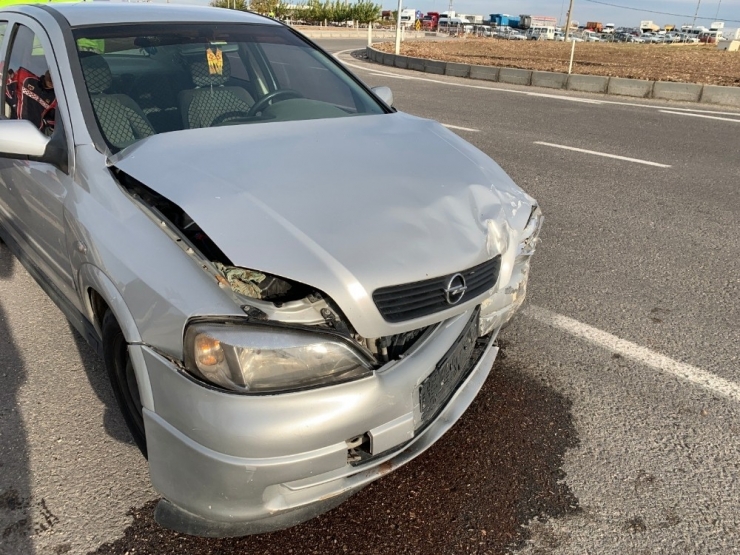 İki Otomobil Çarpıştı: 5 Yaralı