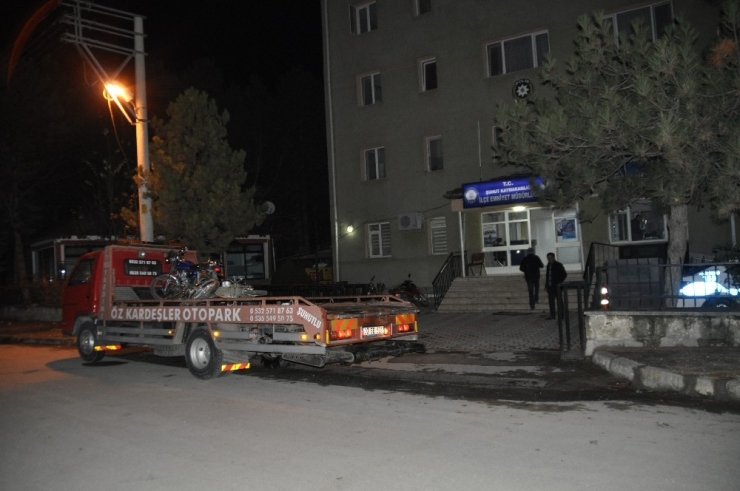 Jandarma Ve Polisle Motosiklet Hırsızları Arasında Saatler Süren Kovalamaca