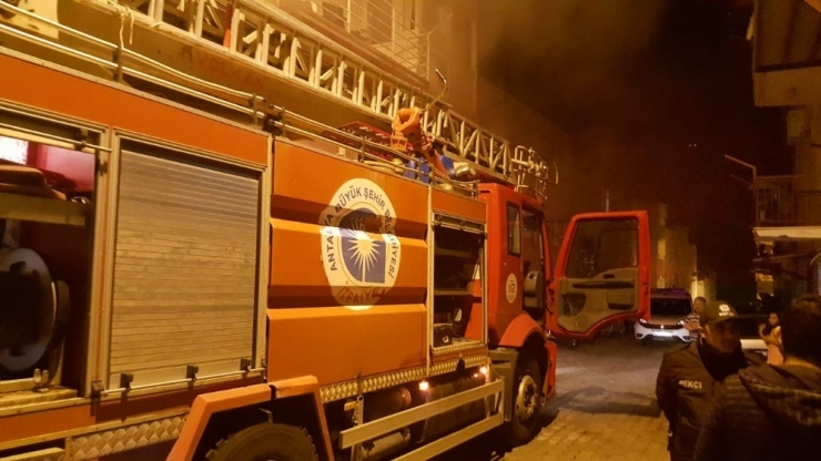 Kaş’ta Boş Evde Yangın