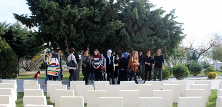 Çomü’de Birinci Sınıf Öğrencilerine Yönelik Şehitlik Ziyaretleri Projesi Devam Ediyor