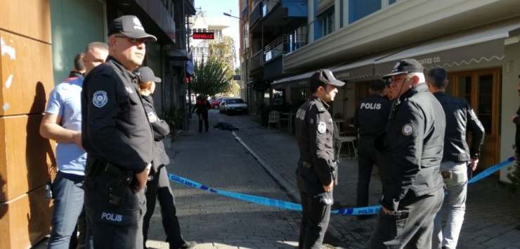 Kaldığı Otelin 8. Katından Atlayan Kadın Hayatını Kaybetti