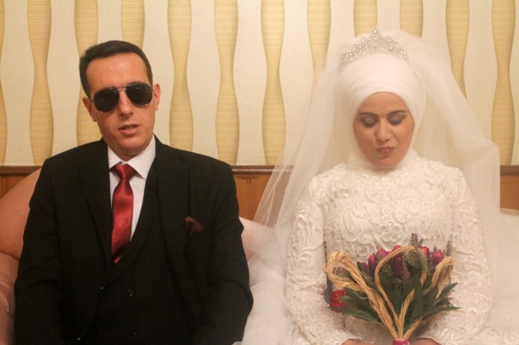 Görme Engelli Çift Mutluluğa "Evet" Dedi