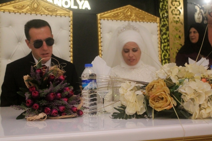 Görme Engelli Çift Mutluluğa "Evet" Dedi