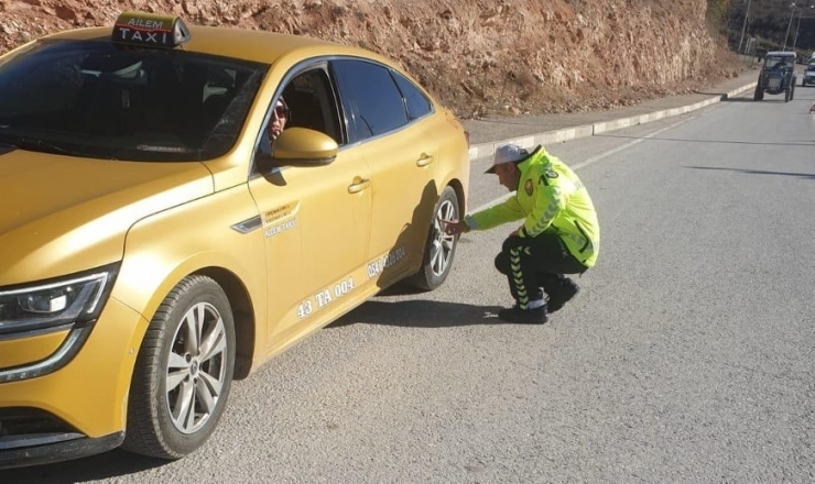 Emet’te Kış Lastiği Uygulaması