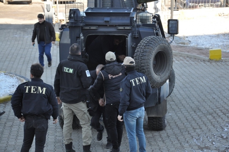 Pkk/kck Operasyonunda Gözaltına Alınan 7 Kişi Adliyeye Getirildi