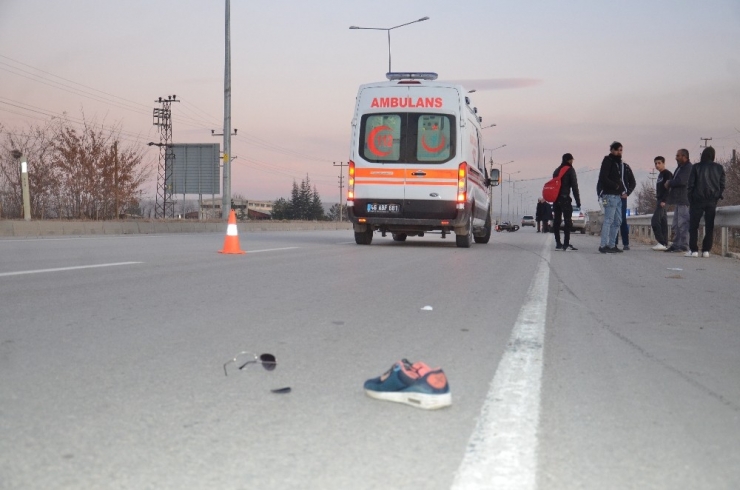 Bariyerlere Çarpan Motosiklet Sürücüsü Yaşamını Yitirdi