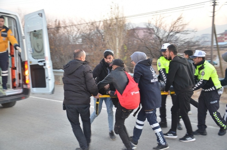 Bariyerlere Çarpan Motosiklet Sürücüsü Yaşamını Yitirdi