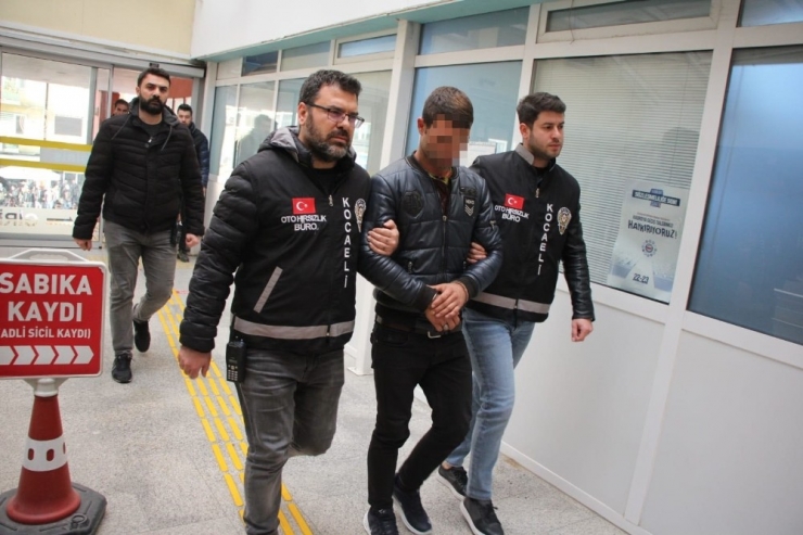 Bir Gecede 4 Tane Araba Çalan Hırsızlar Yakalandı