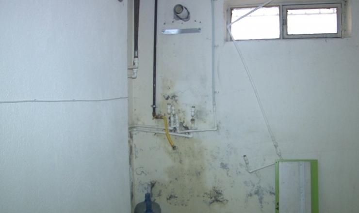 Önce Kombiyi Söktüler Sonra Bekçiye Bıçak Çekip Kaçtılar