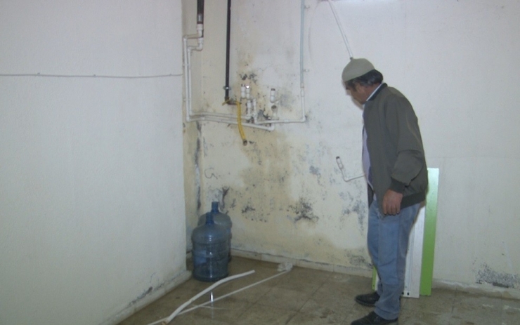 Önce Kombiyi Söktüler Sonra Bekçiye Bıçak Çekip Kaçtılar