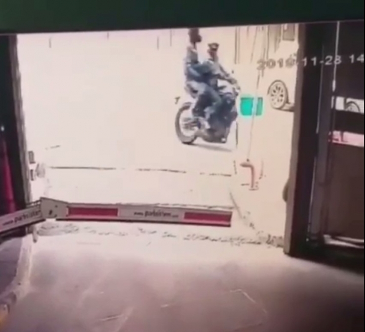 Mecidiyeköy’de Kasklı Hırsızlar, Motosikleti Güpegündüz Çaldı