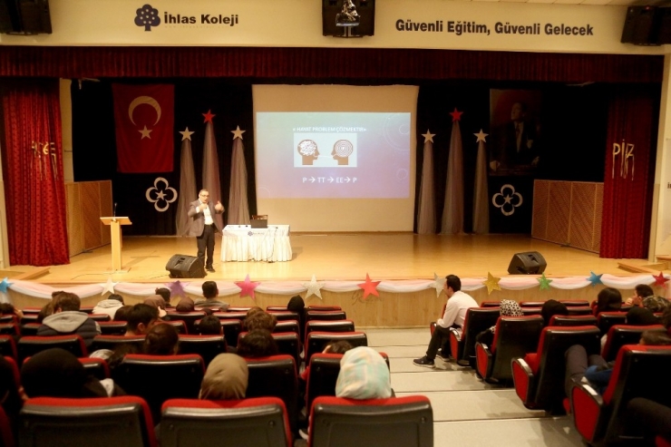 Prof. Dr. Adnan Ömerustaoğlu: “Daha Kaliteli Düşünmek İçin Yeterli Kelime Bilgisine Sahip Olmalıyız”