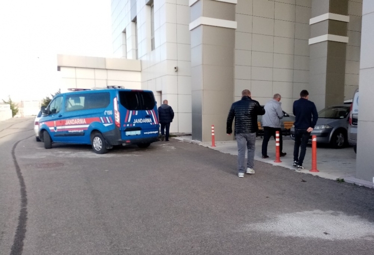 Tuvalette Yaralı Bulundu