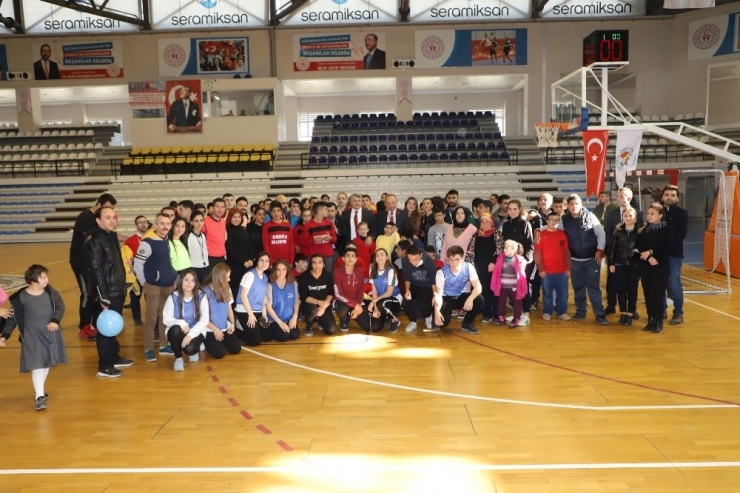 Başkan Akın’dan Engelli Basketbol Takımı Müjdesi