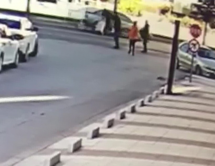 Koşarak Karşıya Geçerken Otomobil Çarptı