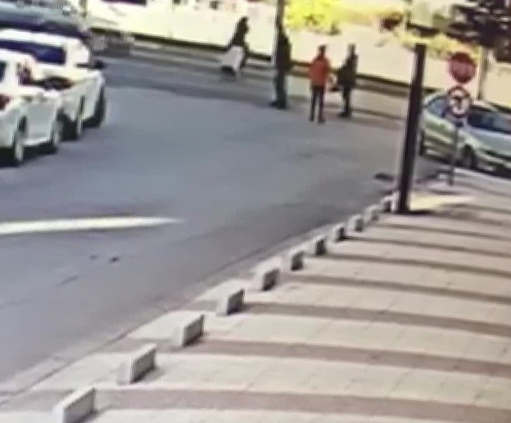 Koşarak Karşıya Geçerken Otomobil Çarptı