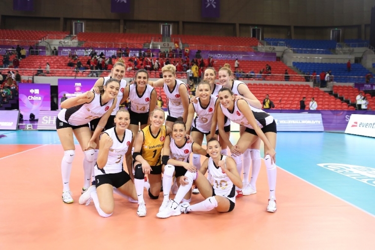 Vakıfbank, Dünya Şampiyonası’na Galibiyetle Başladı