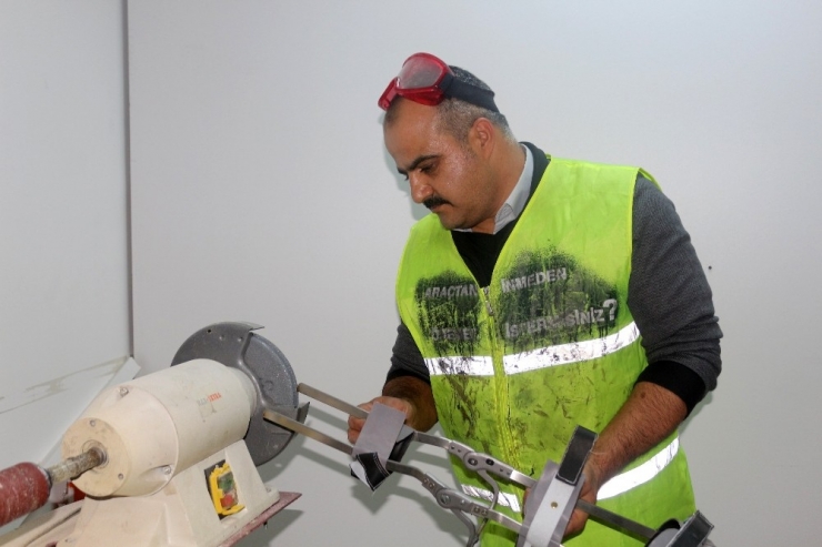 Kendisi Gibi Yürüme Engellilere Umut Oluyor