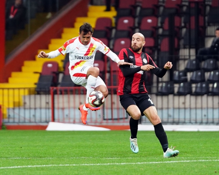 Ziraat Türkiye Kupası: Fatih Karagümrük: 0 - Göztepe: 1 (İlk Yarı)