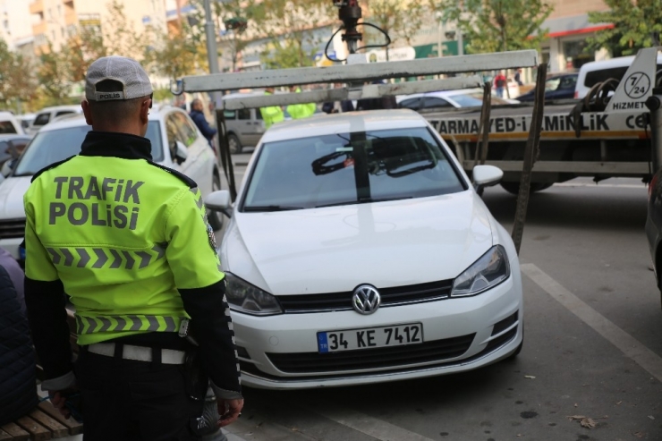 Engelli Park Yerlerine Park Eden Araçlar Çekildi