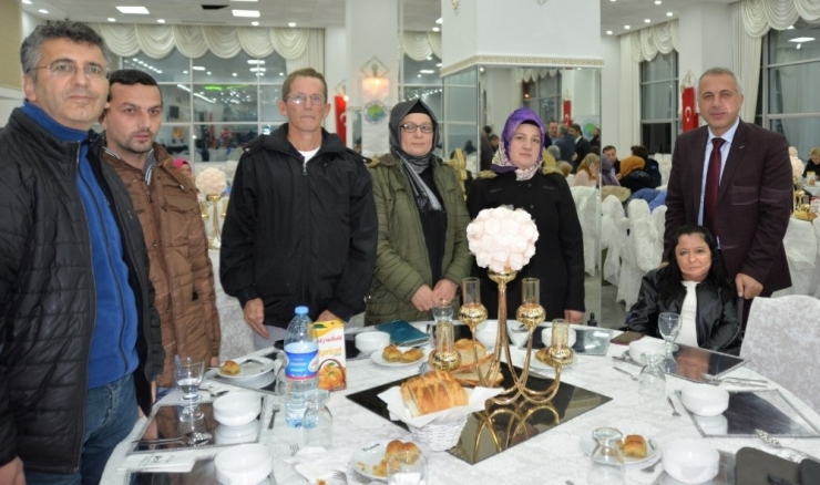 Hendek’te Dayanışma Gecesinde Gönüllerince Eğlendiler