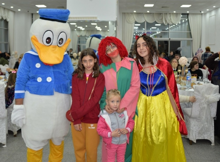 Hendek’te Dayanışma Gecesinde Gönüllerince Eğlendiler