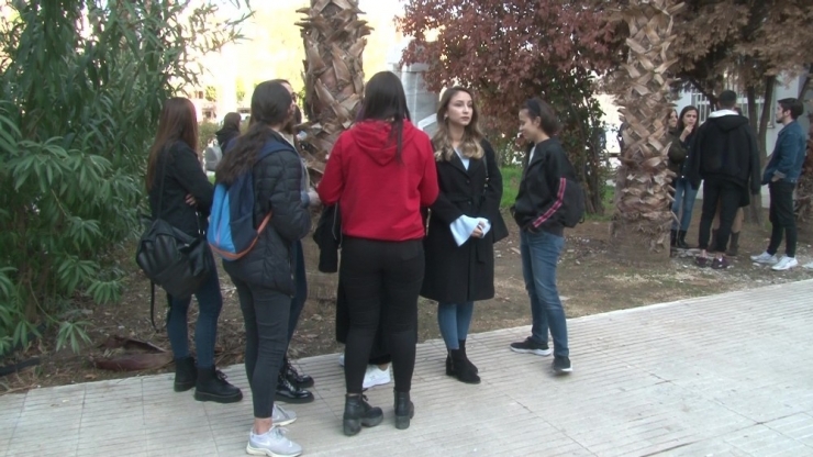 Antalya’da Öğrencilerin Bıçaklı Kavgası: 1 Yaralı