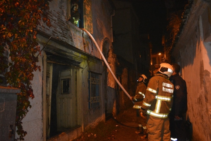 Metruk Evde Çıkan Yangın Korkuttu