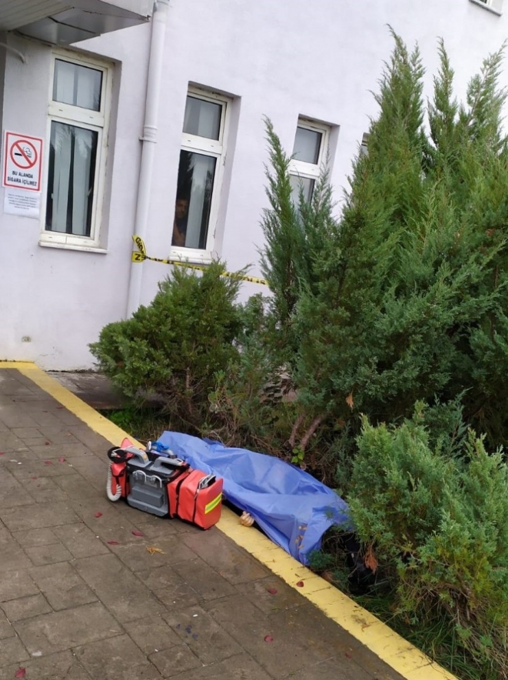 Öğretim Görevlisi 5’inci Kattan Atlayarak Canına Kıydı