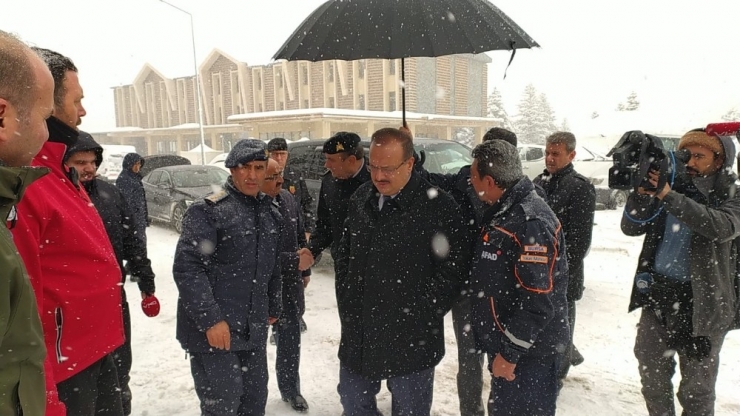 Kayıp Dağcılarla İlgili Vali Canbolat’tan Yeni Açıklama